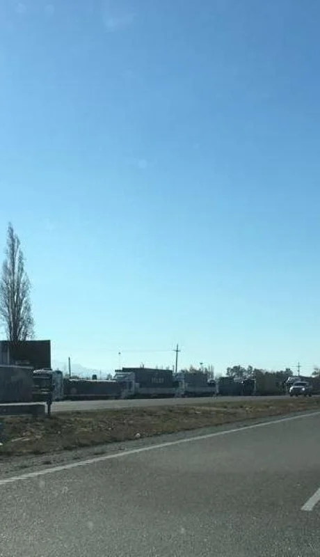 camiones-atascados-ruta-7-puente-de-lujan-de-cuyo-embotellamiento-2019