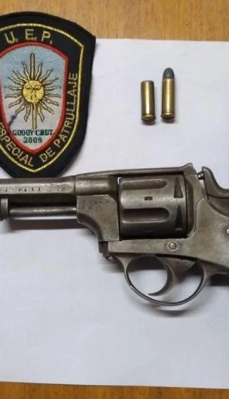 policiales-mendoza-arma-detenidos-godoy-cruz-arma-44