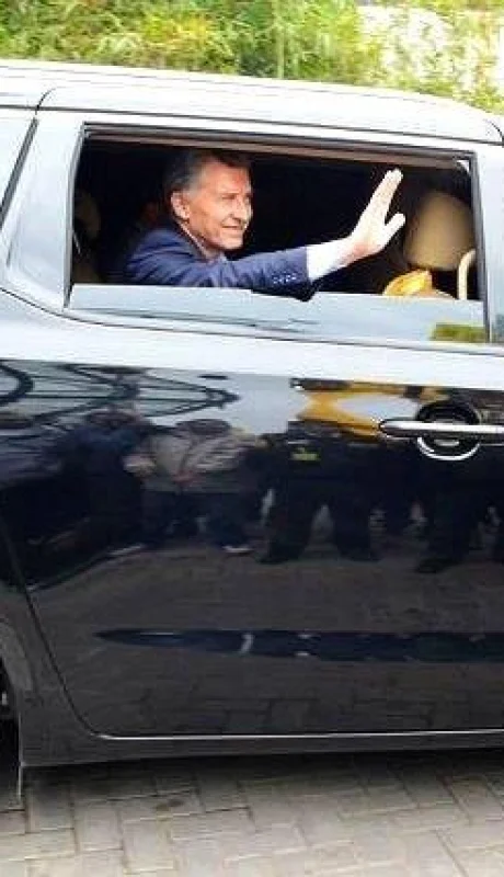 van-presidencial-mercedez-benz-macri-multas-de-transito-miles-pesos-ciudad-y-capital-de-buenos-aires-frente-de-todos-alberto-fernandez-deudas