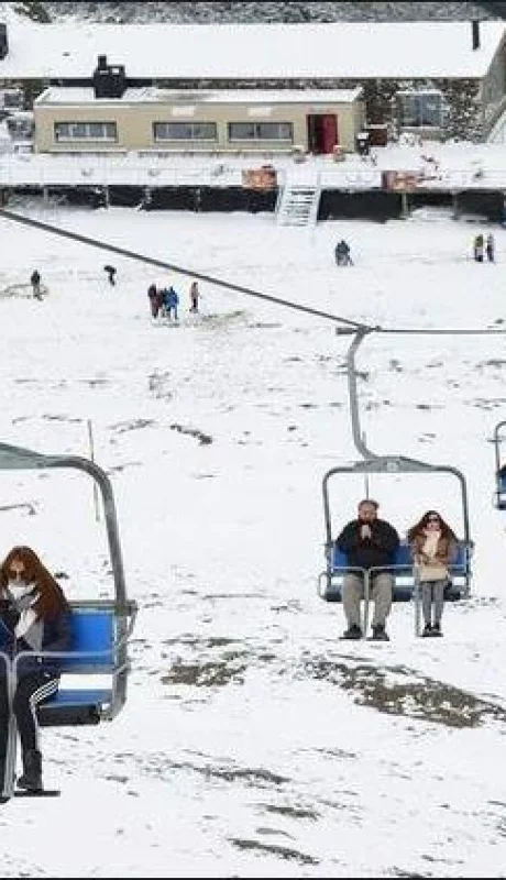 El ciclo lectivo 2025 prevé 190 días de clases. Las vacaciones de invierno se distribuirán entre julio y agosto, según la provincia.