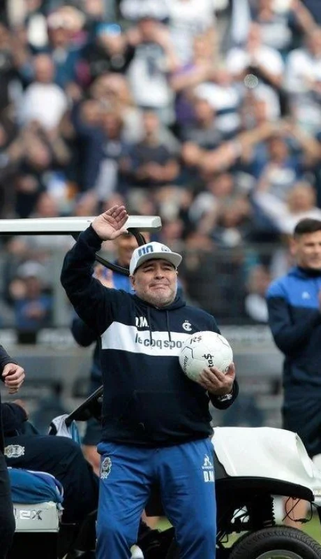 Diego-Maradona-Gimnasia-y-Esgrima-La-Plata