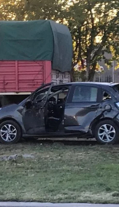 choque-las-heras-camion-auto