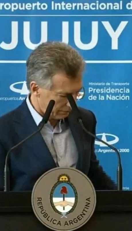 Macri-celular-blooper