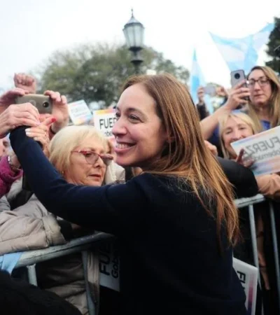 maria-eugenia-vidal-cumpleaños-marcha-de-apoyo