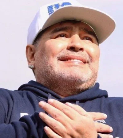 maradona-gimnasia-y-esgrima-la-plata-columna-lucas-gatti