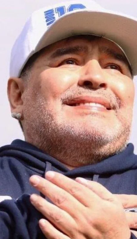 maradona-gimnasia-y-esgrima-la-plata-columna-lucas-gatti