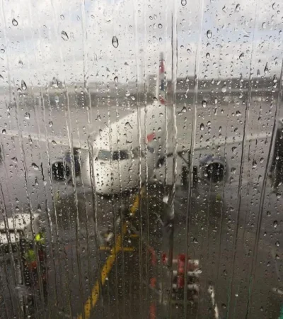 vuelos-demorados-cancelados-ezeiza-aeroparque-mal-clima-lluvias-tormentas-electricas