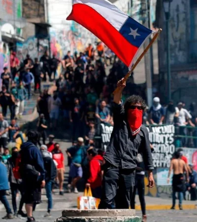 191021215227-pba-asi-fueron-las-protestas-en-chile-full-169