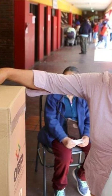 bolivia-bolivianos-votan-en-mendoza-elecciones-presidente-evo-morales