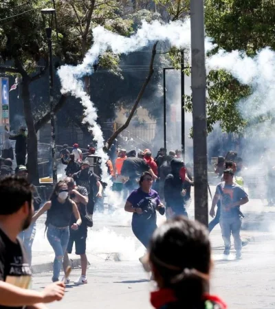 Chile-extendieron-el-toque-de-queda-en-algunas-regiones-tras-otra-jornada-con-protestas-y-disturbios-en-las-calles