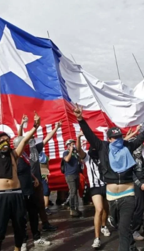 chile-manifestaciones-levantan-toque-de-queda