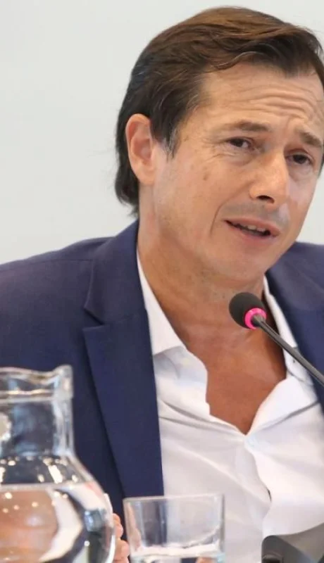 cartel-Daniel-Lipovetzky-despacho-2