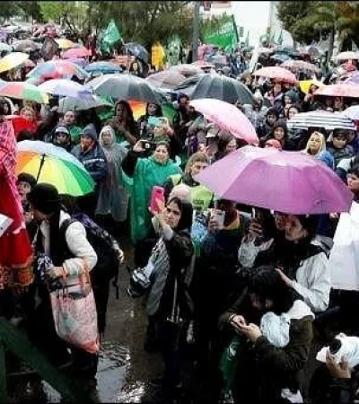 34-encuentro-nacional-de-muejres-la-plata-lluvia-