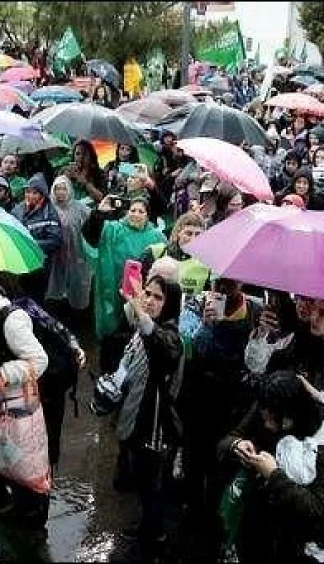 34-encuentro-nacional-de-muejres-la-plata-lluvia-