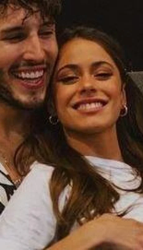 sebastian-yatra-Tini-Stoessel-juntos-besos-amor