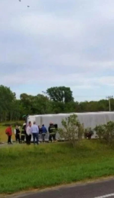 micro-vuelco-accidente-nenas-muertas-2