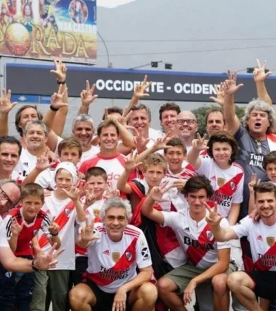 River-Plate-hinchas-Lima