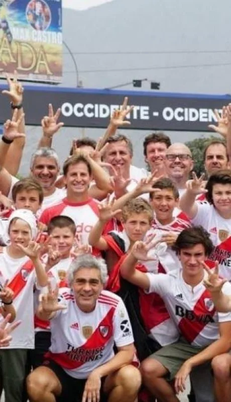 River-Plate-hinchas-Lima