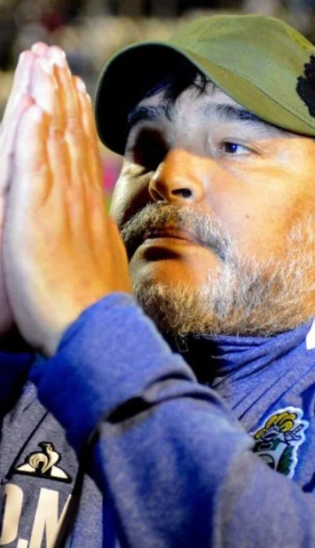 diego-maradona-memes-gimnasia-la-plata-renuncia-redes-sociales