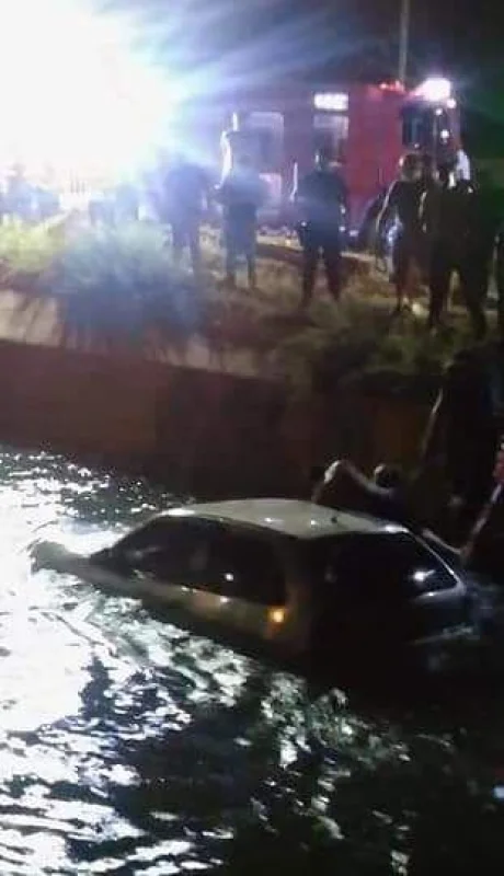 rescate-agua-auto-policías-ancianos