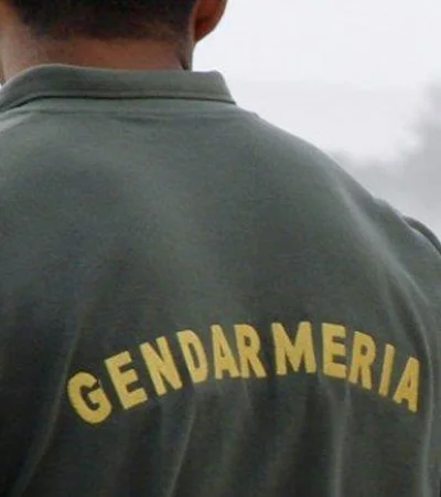 El Gobierno oficializó este viernes una suba salarial del 5% para las fuerzas de seguridad.