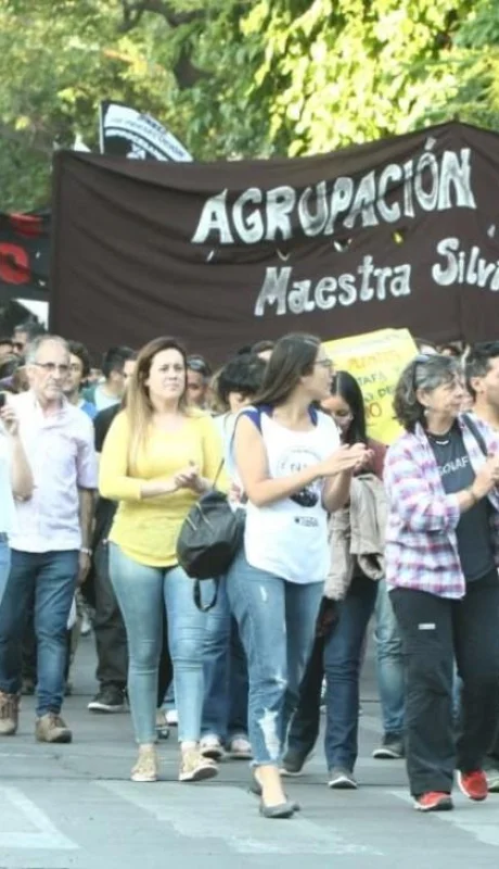 protesta-docentes-suplentes-mendoza-DGE-