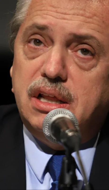 Luis-Lacalle-Pou-alberto-fernandez-saludo-presidente-2