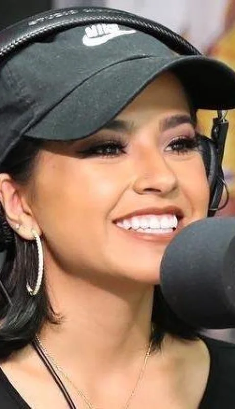 becky-g-escote-hot-instagram