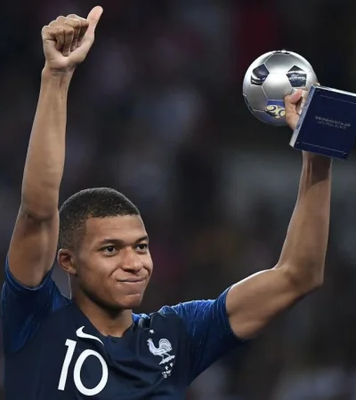 Kylian-Mbappé-premio--Kopa--Paris-PSG