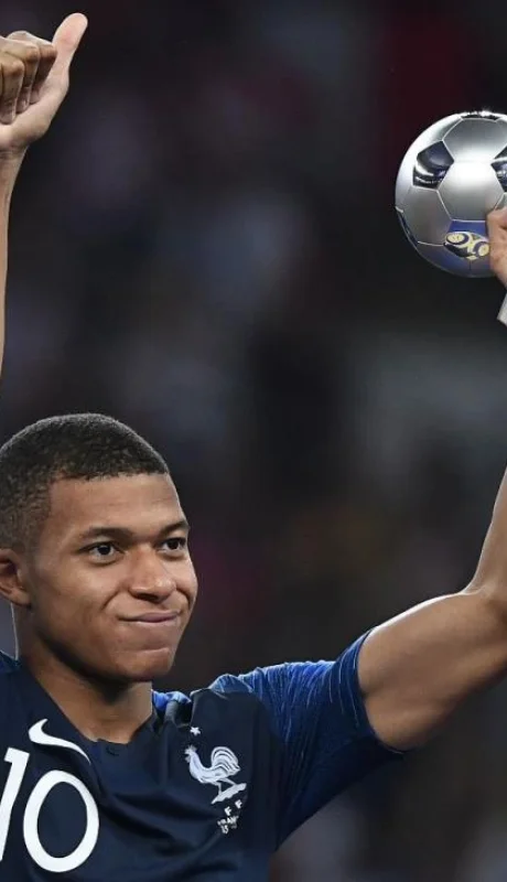 Kylian-Mbappé-premio--Kopa--Paris-PSG