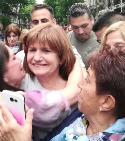 Patricia-Bullrich-Plaza-de-Mayo