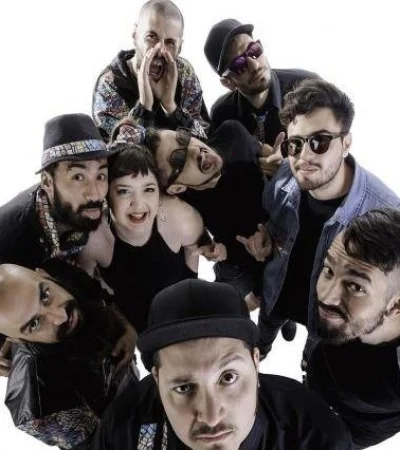 la-skandalosa-tripulación-3-700x467