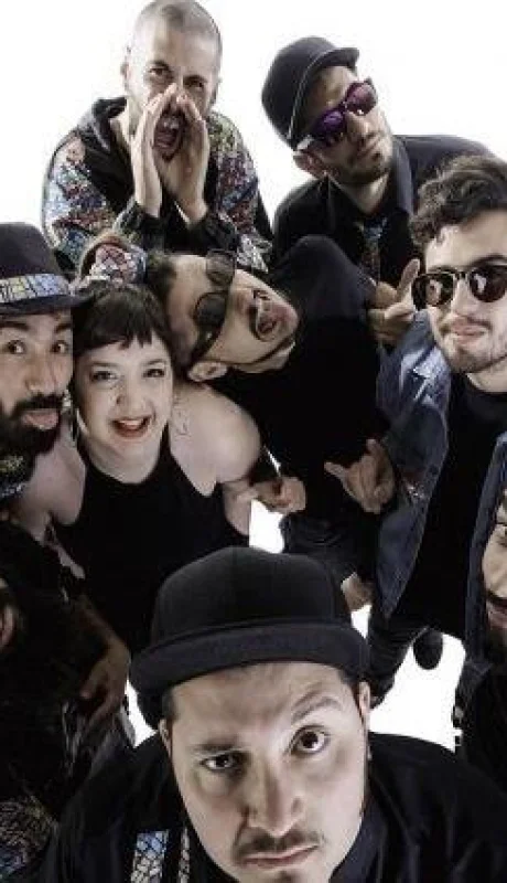 la-skandalosa-tripulación-3-700x467