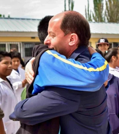 Entrega-de-material-Esc.-H.-Beghin-Tgto4