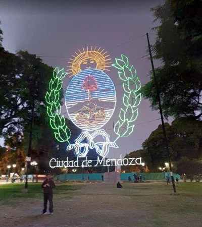 plaza-independencia-mendoza-escudo