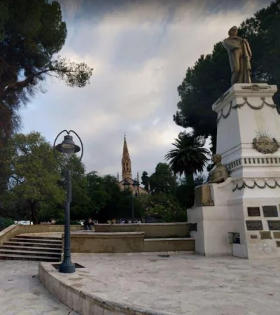 plaza-godoy-cruz-mendoza