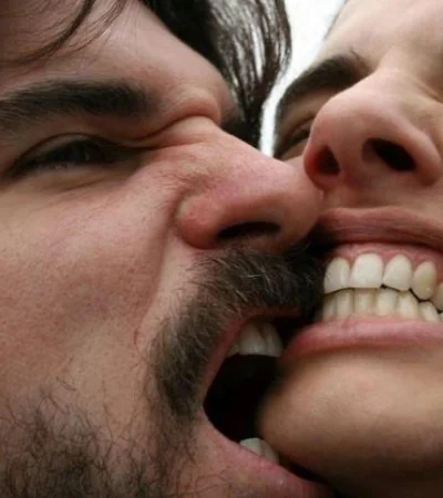 morder-pareja-significado-ternura-amor-3