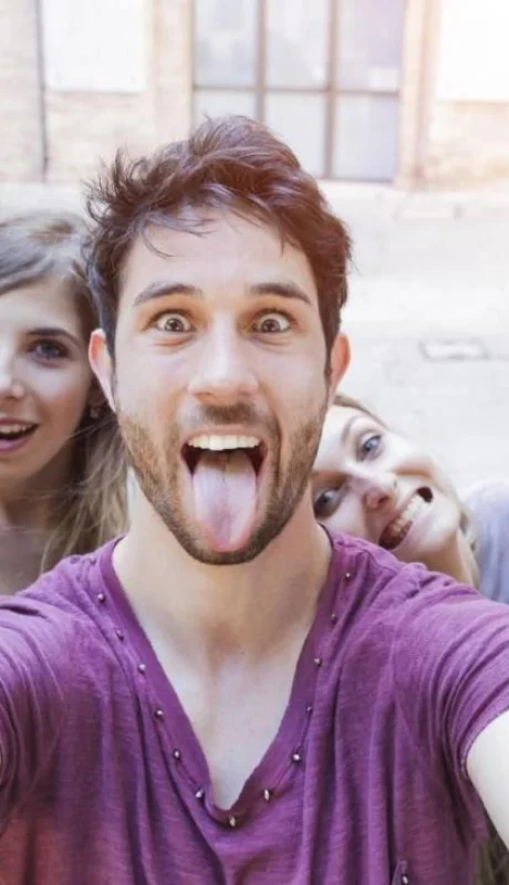 amistad-por-que-se-celebra-el-dia-del-amigo-en-argentina-20-de-julio-origen-internacional