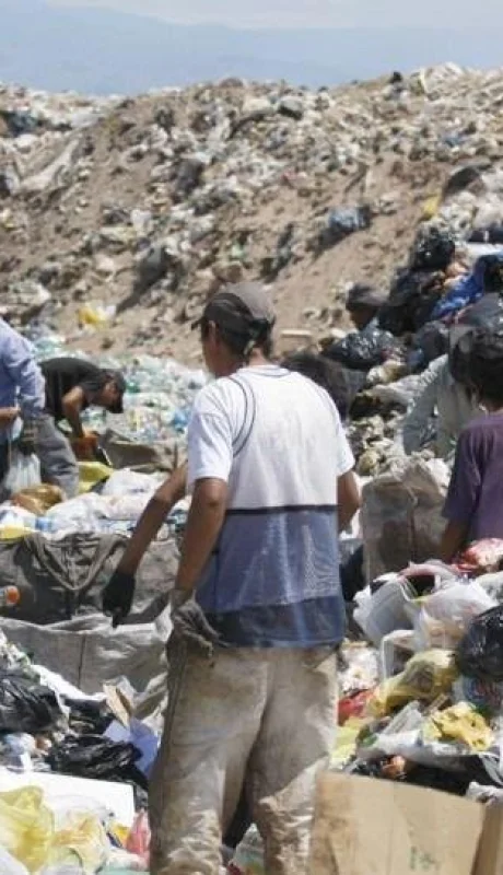 52b32e66d1637_896_607!