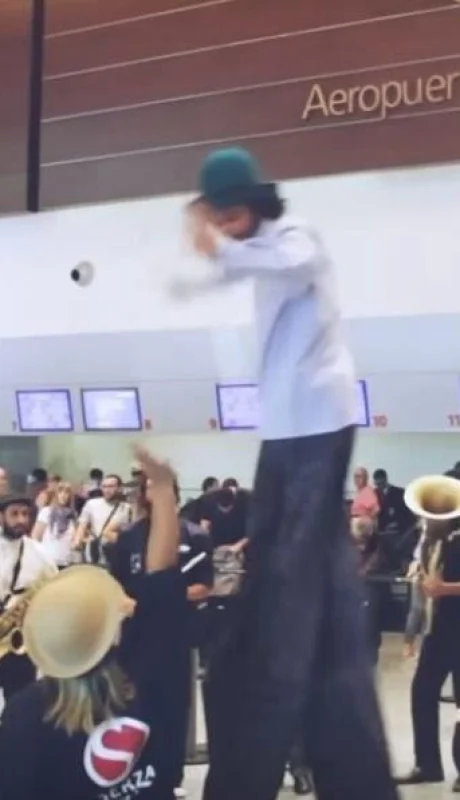 aeropuertos-argentina-2000-flashmob-mendoza-video