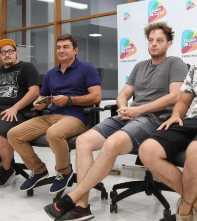 De-Marchi-junto-a-los-músicos-mendocinos