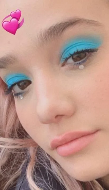 Ángela-Torres-poliamor-buzo-pantalones-pelo-look-2019-instagram-2