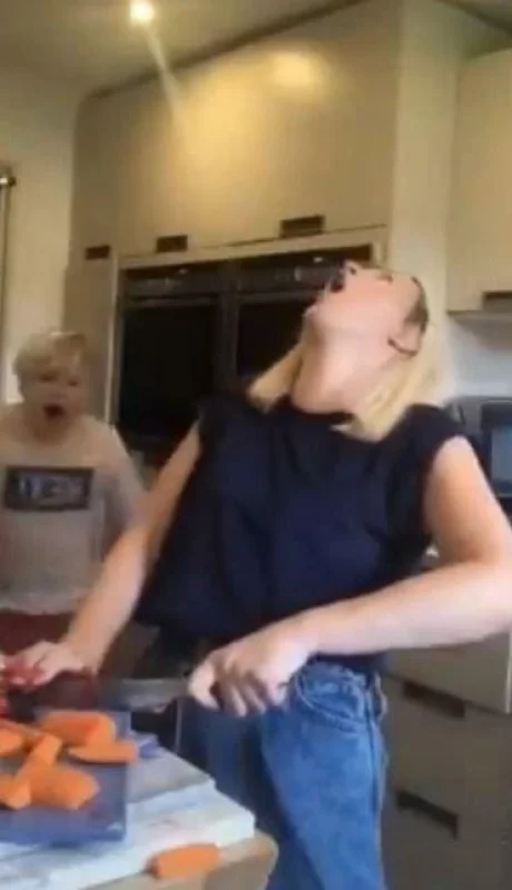 video-madre-dedo-corte-hijo