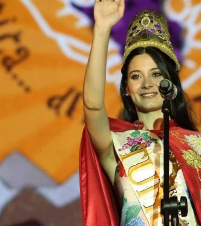 VendimiaTunuyán-----@MuniTunuyan-tiene-nueva-Reina!-----Ella-es-Ana-Victoria-Chaves,-de-21-años.-Con-65-votos-se-consagró-como-la-nueva-Reina-Depa