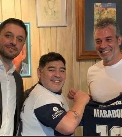 Maradona-Gimnasia-La-Plata