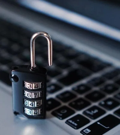 hacker-sistema-argentina-cuenta-bancaria-robo-datos-mail-peligro-2