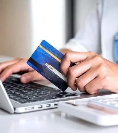 dolar-turista-compra-en-cuotas-en-el-exterior-primer-pago