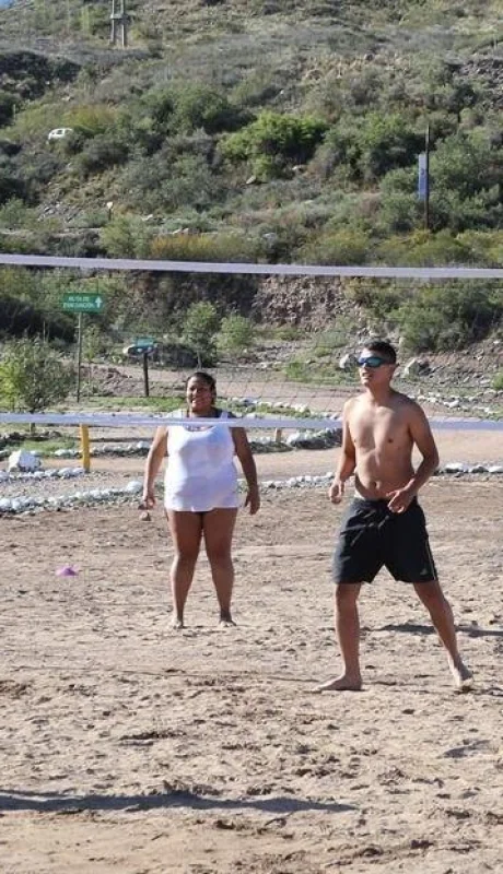 Voley-playero-en-Luj_n-Playa