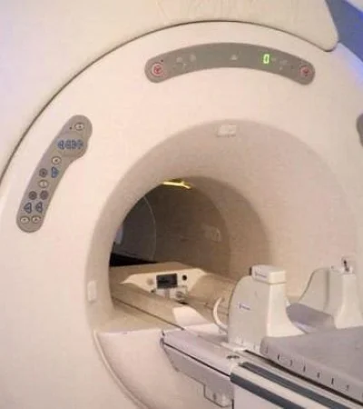 Nicolás-Pektovic-tunuyán-fotos-médico-resonancia-