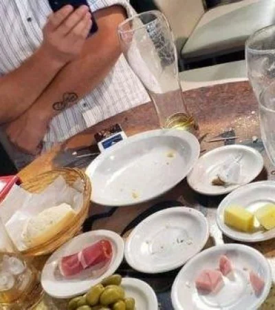 picada-pareja-cuenta-bar-carlos-paz-ticket